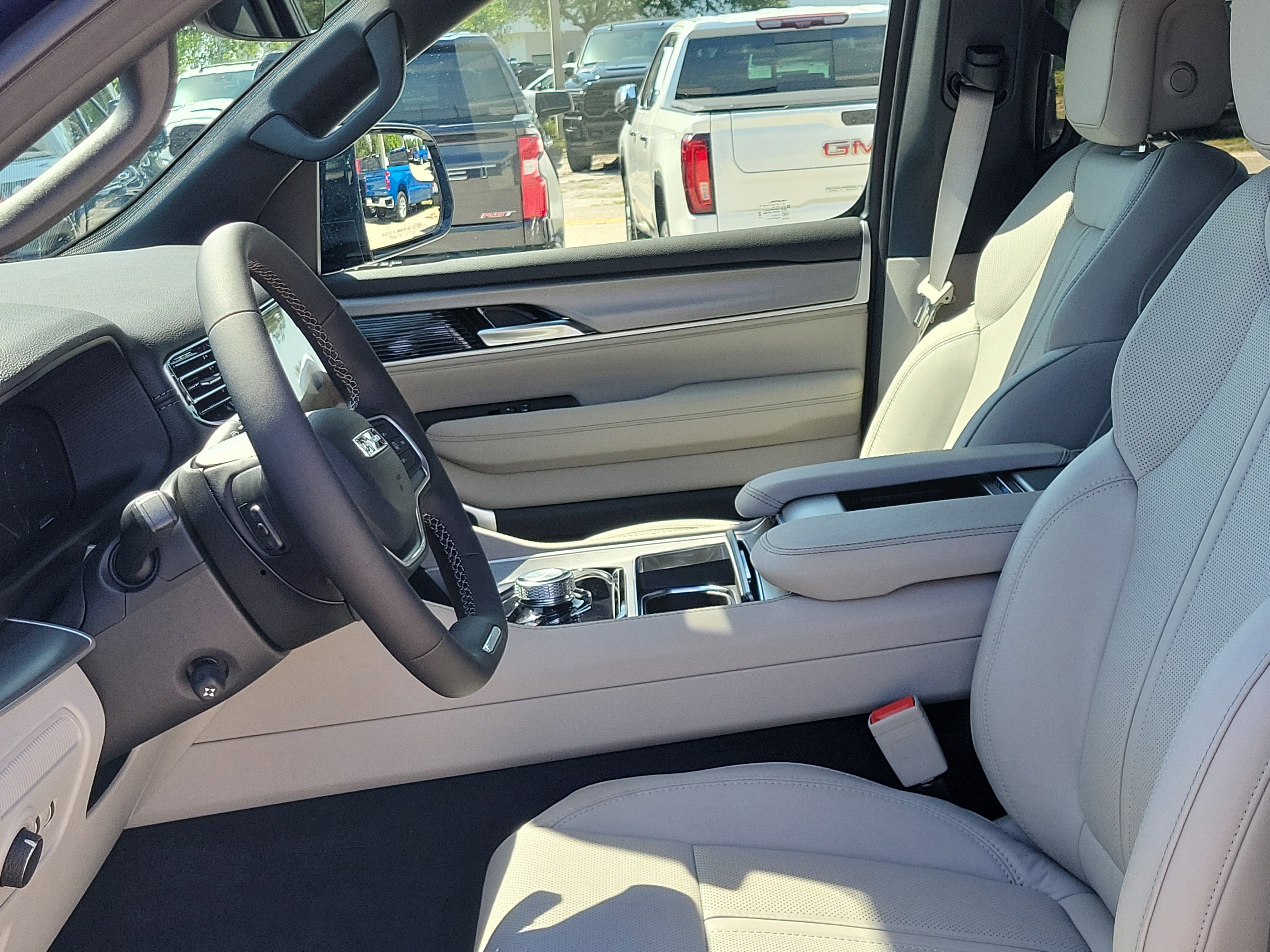 New 2026 Fathom Blue Pearl-Coat Exterior Paint (Late Availability) Jeep  image 18