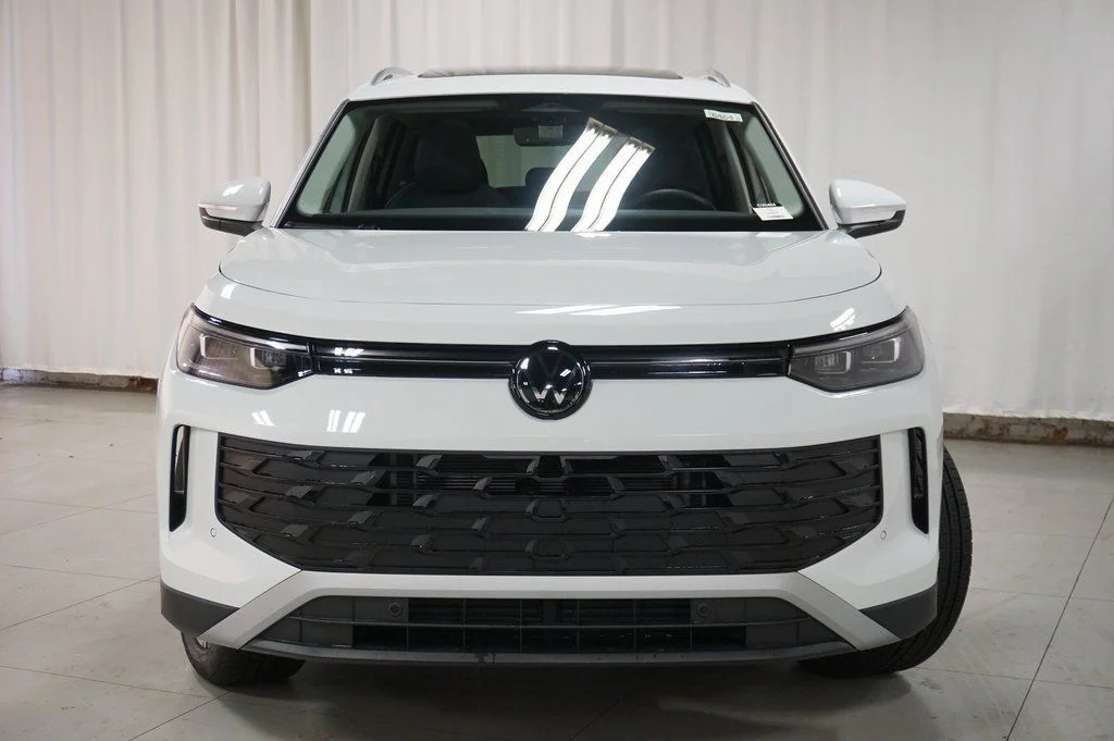 New 2026 Pure White Volkswagen SE image 5