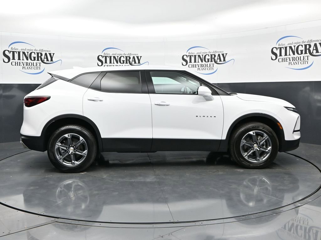 Used 2025 Summit White Chevrolet 2LT image 8