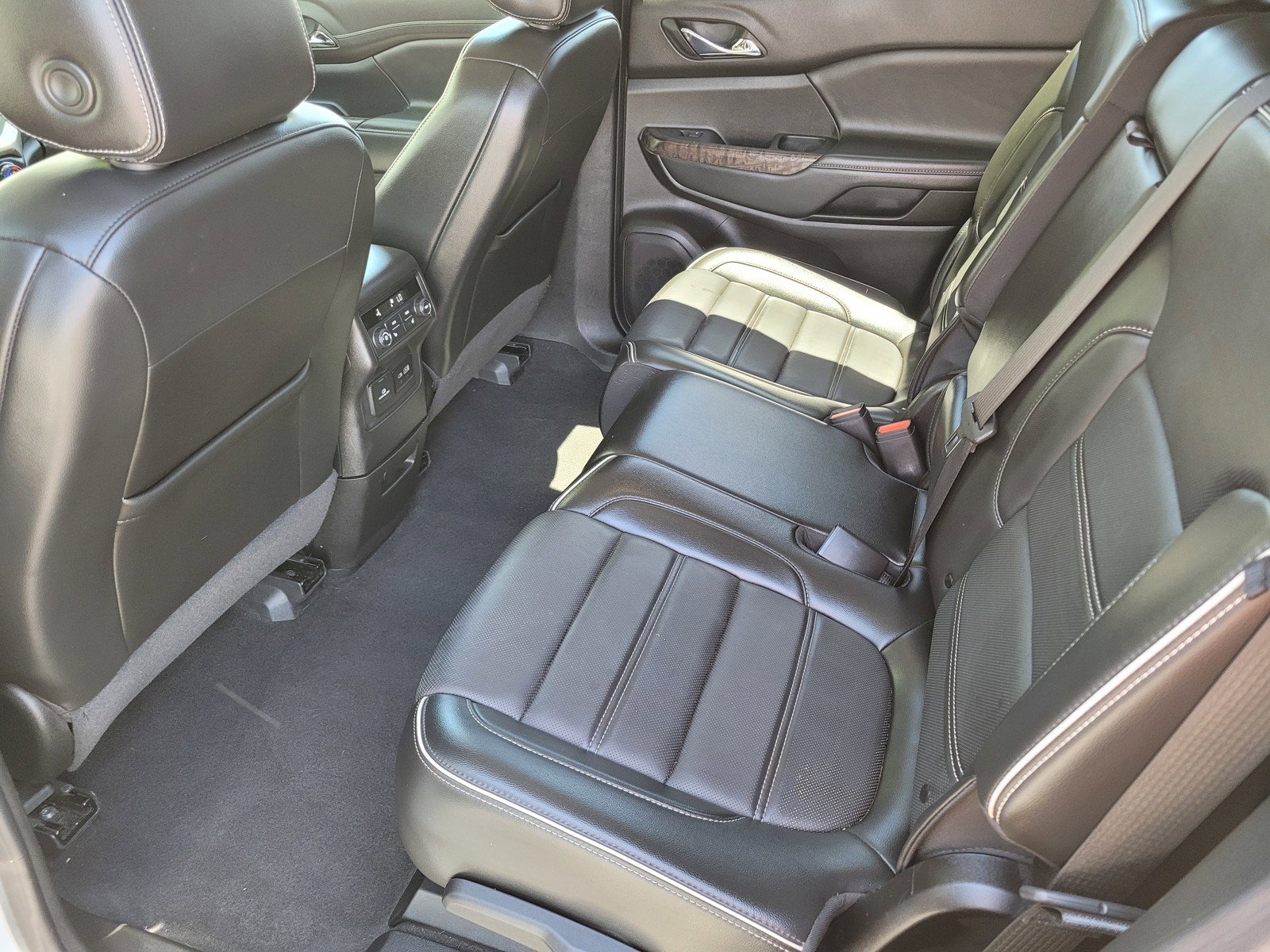 Used 2023 Summit White GMC Denali image 12