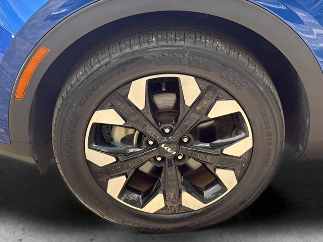Used 2023 Blue Kia X-Line image 29