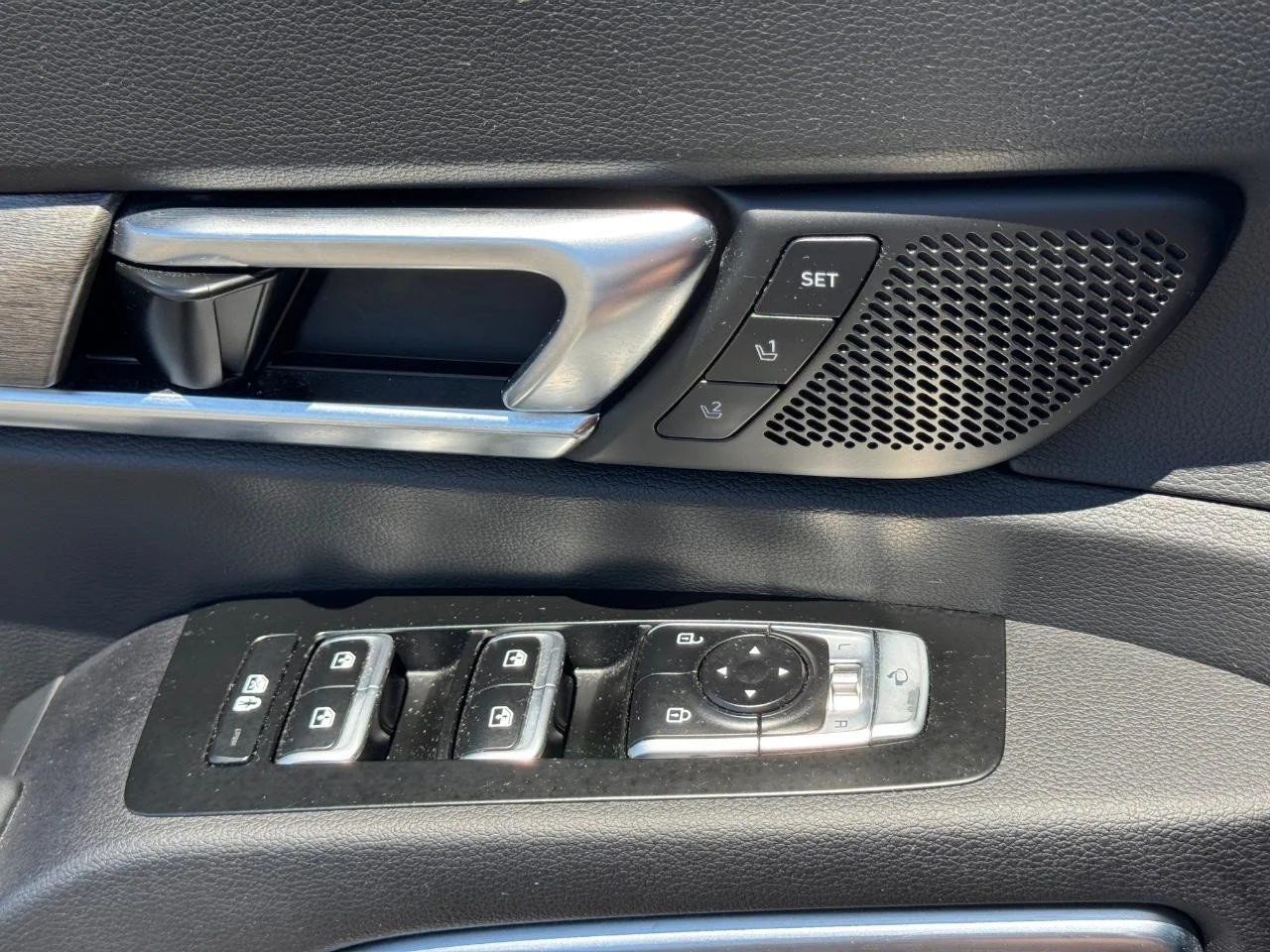 Used 2021 Glacial White Pearl Kia SX image 27