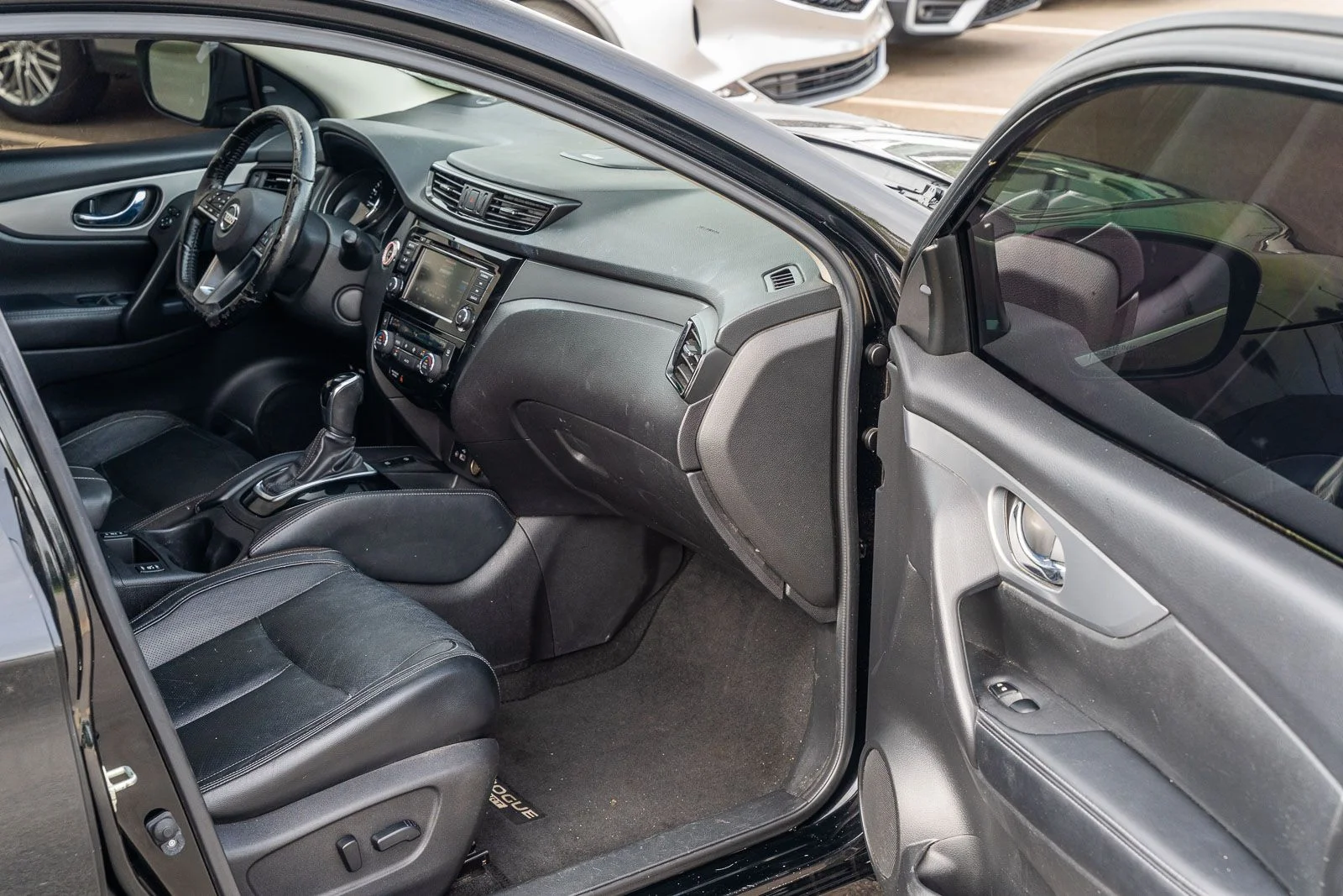 Used 2020 Black Nissan SL image 10