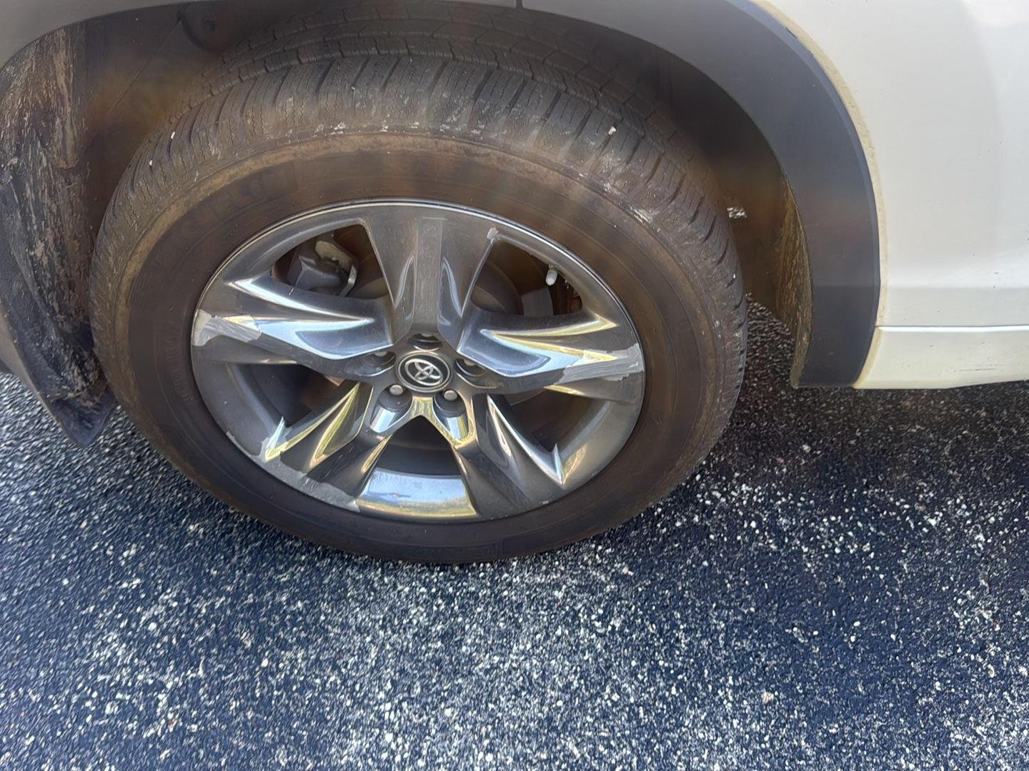 Used 2019 Blizzard Pearl Toyota Limited Platinum image 7