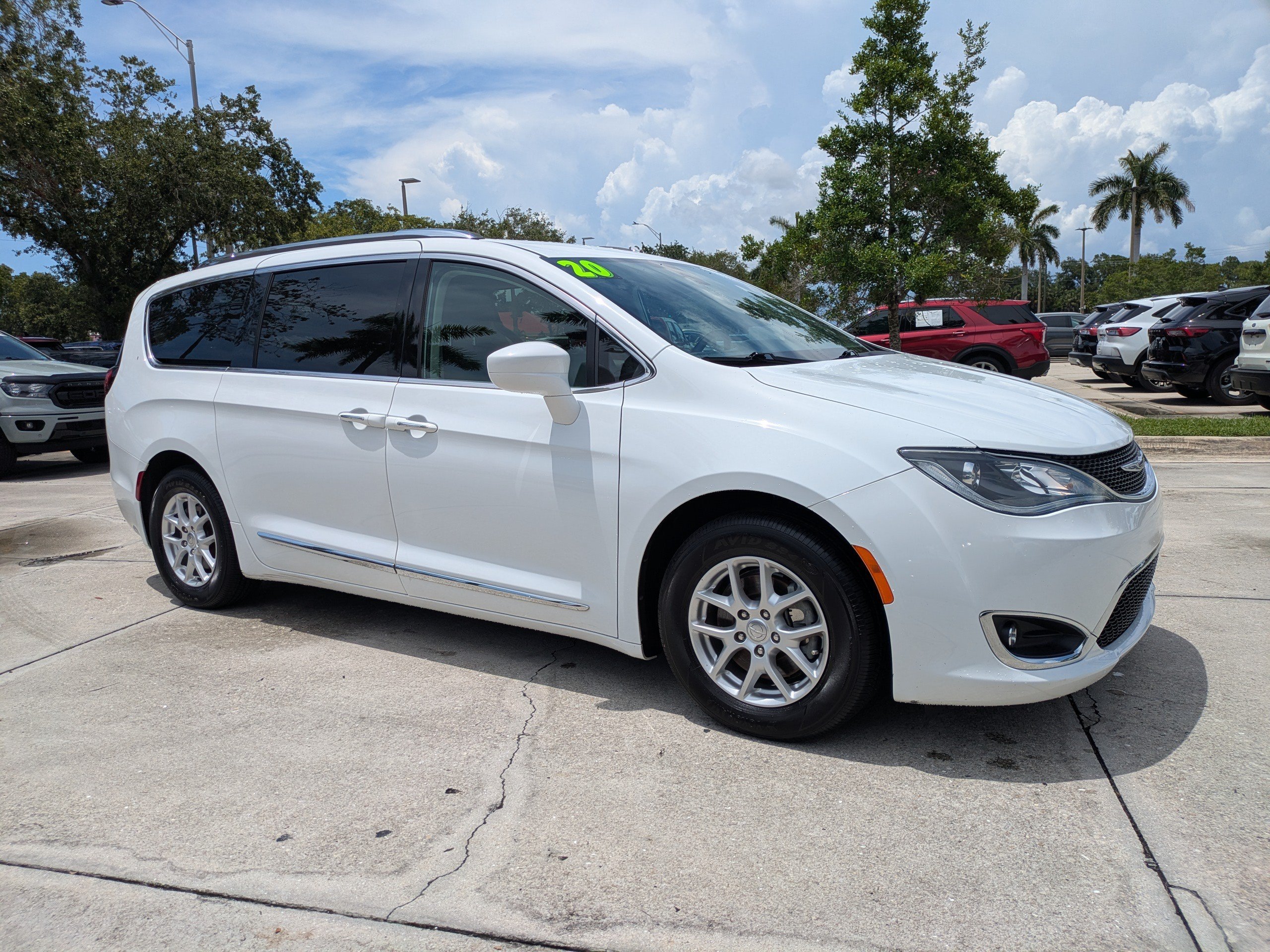 2020 Chrysler Pacifica Touring L's photo