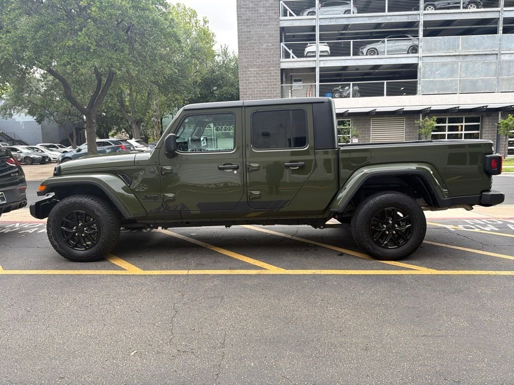 Used 2023 Green Jeep Sport S image 4