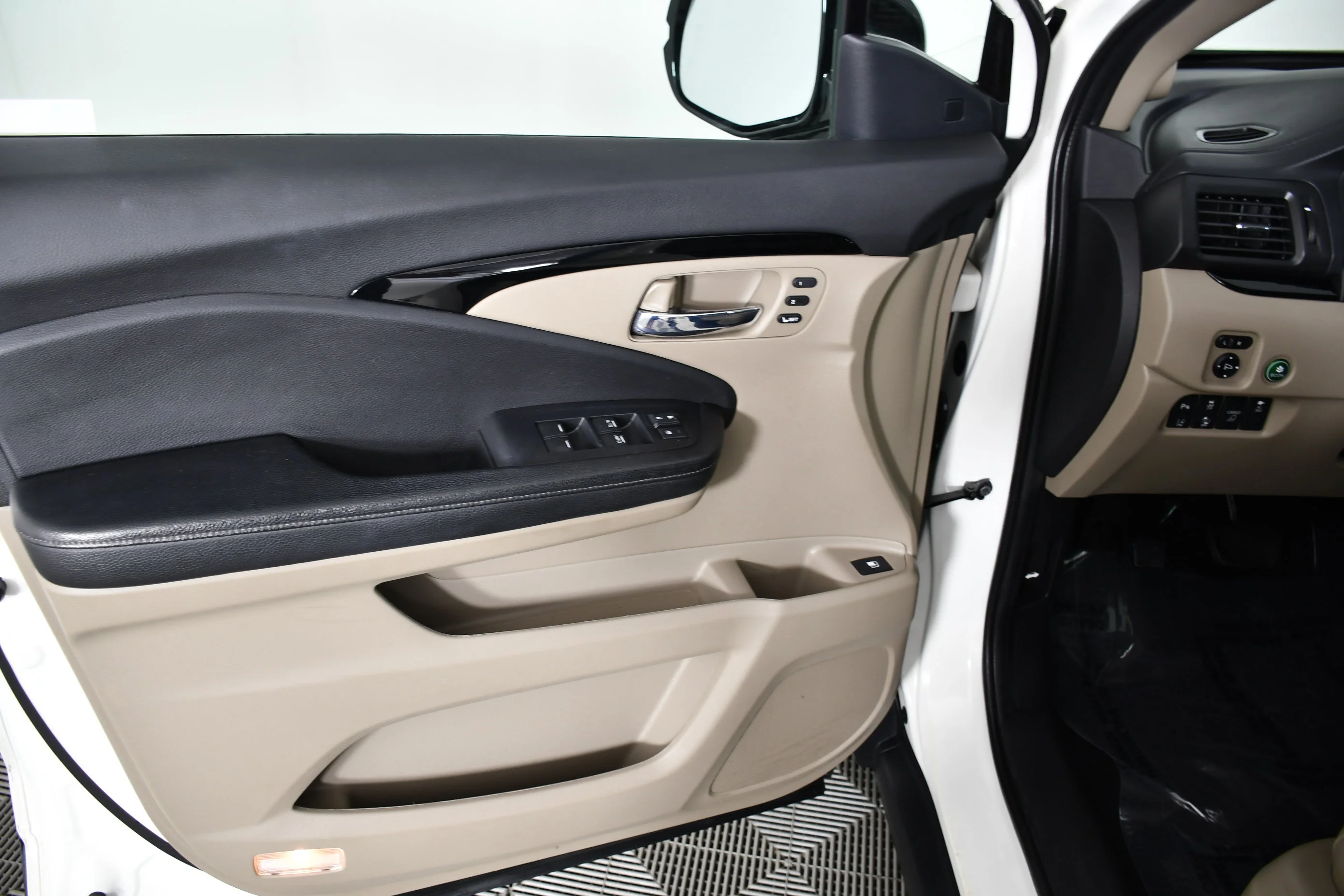 Used 2019 White Diamond Pearl Honda RTL-E image 40