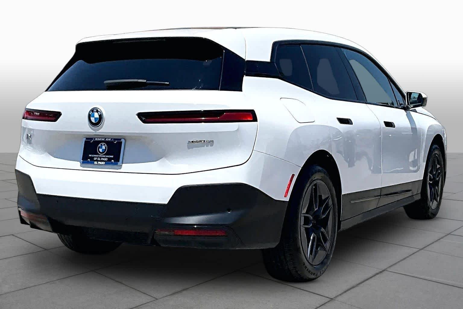 Used 2024 Alpine White BMW xDrive50 image 12