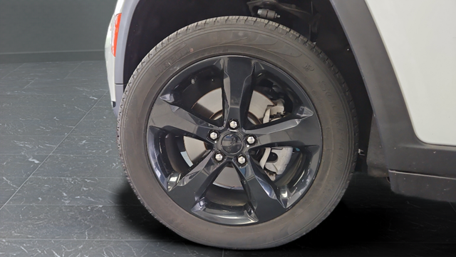 Used 2023 Bright White Clearcoat Jeep Limited image 34