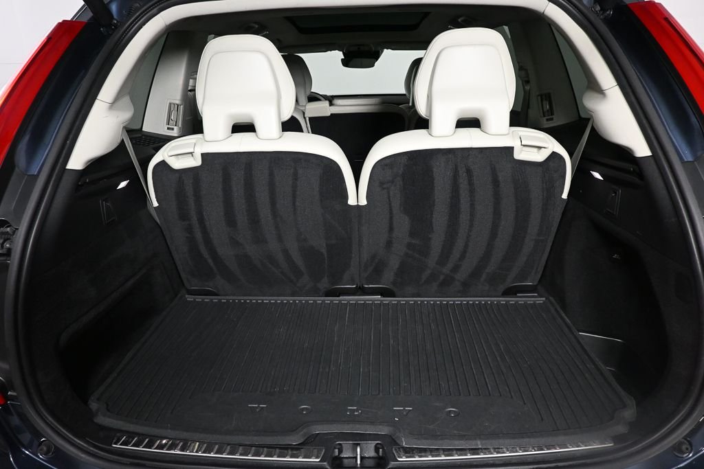 Used 2018 Blue Volvo T6 Momentum image 28