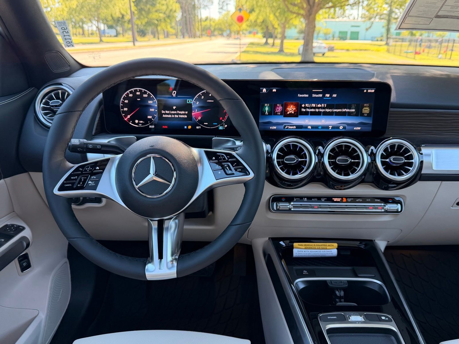 New 2026 Polar White Mercedes-Benz GLB 250 image 3