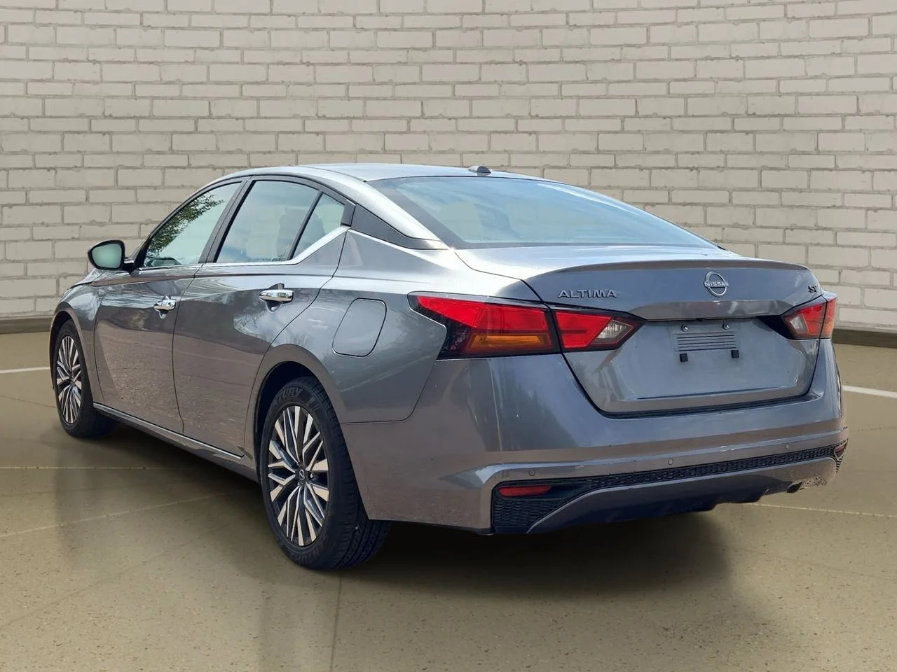 Used 2023 Gun Metallic Nissan 2.5 SV image 6
