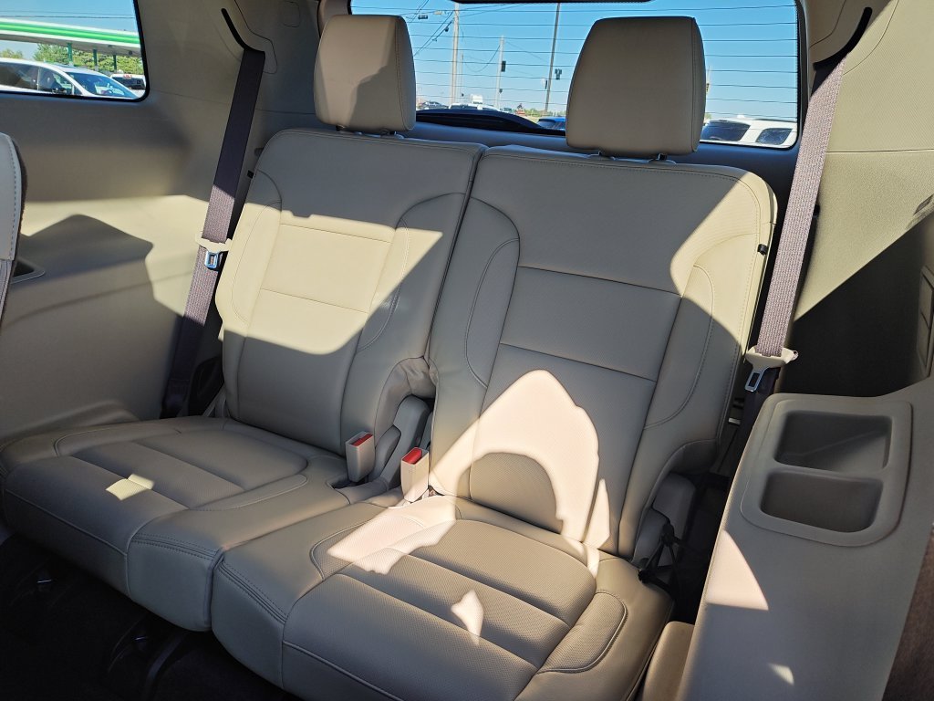 Used 2017 White GMC Denali image 25