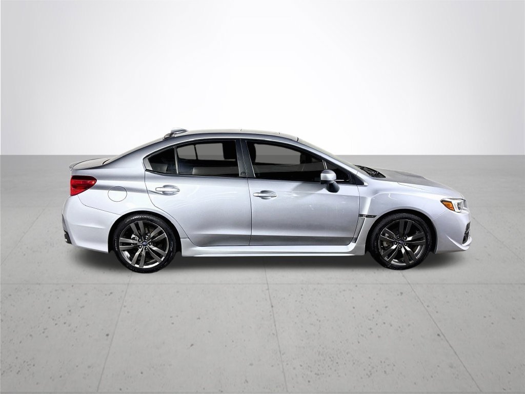 Used 2016 Ice Silver Metallic Subaru Limited image 5