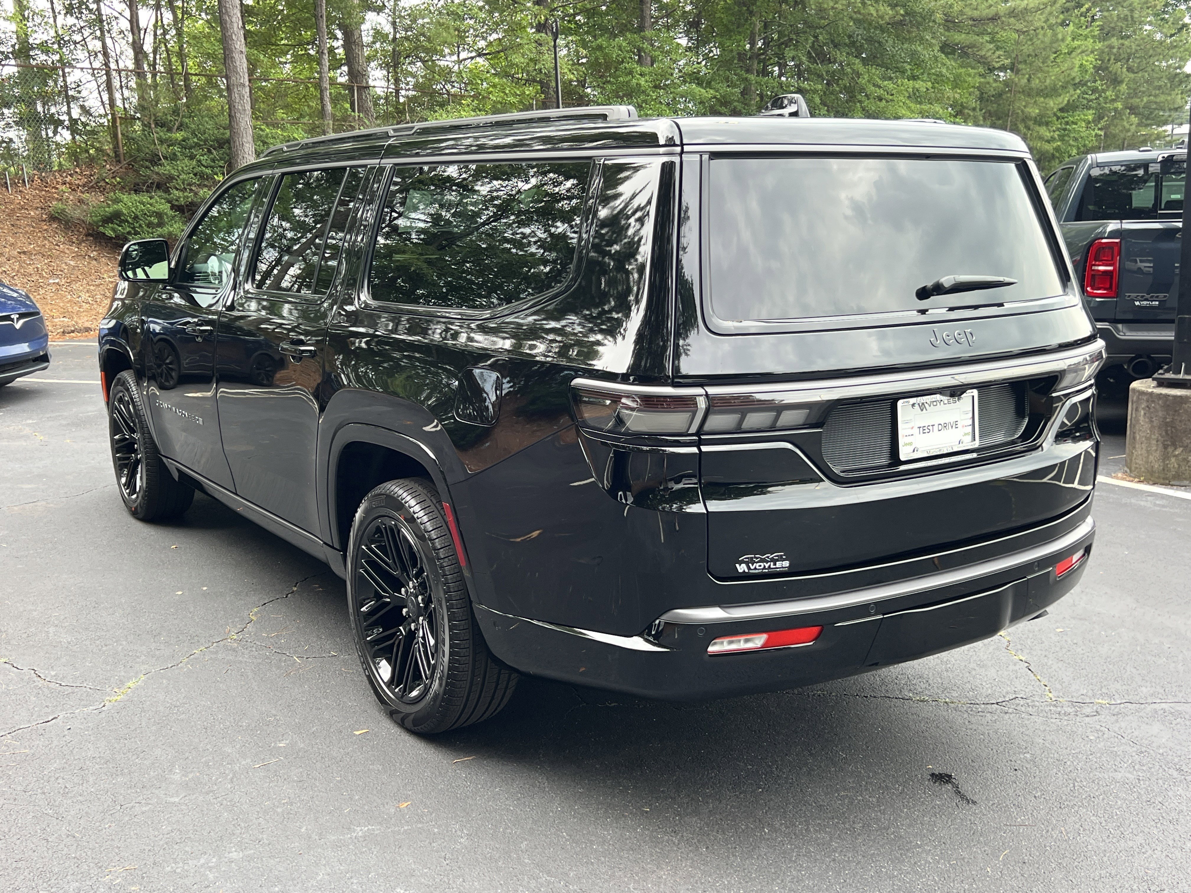 New 2026 High Gloss Black Exterior Paint Jeep Limited Reserve image 6