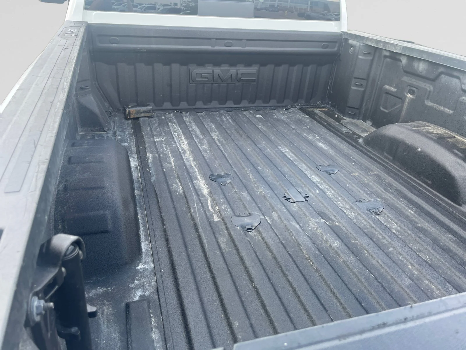Used 2025 White GMC SLT Crew Leather 5th Wheel Prep Package image 10