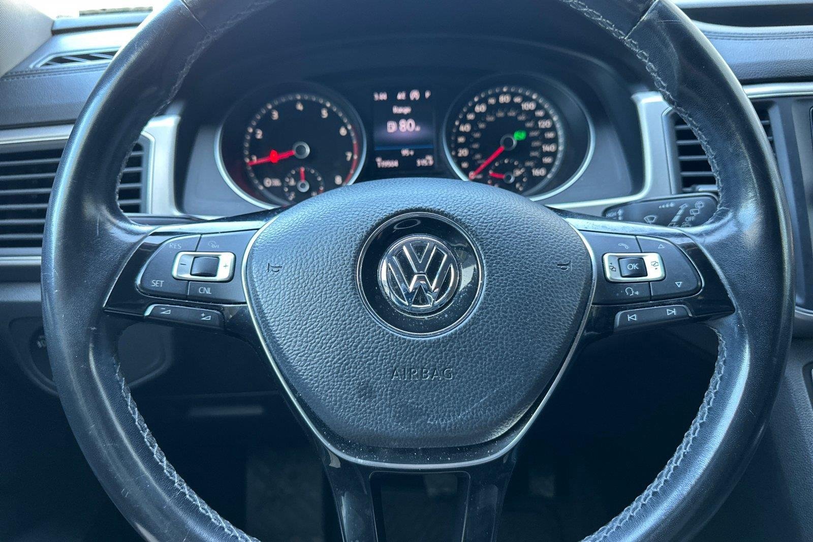 Used 2018 Deep Black Pearl Volkswagen 3.6L V6 SE image 24