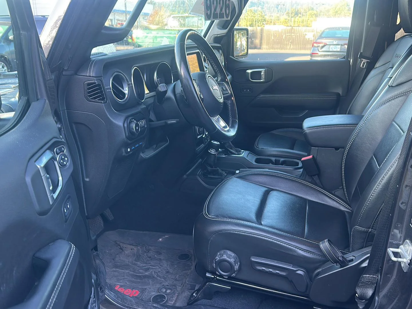 Used 2022 Granite Crystal Metallic Clearcoat Jeep Unlimited Sahara image 8