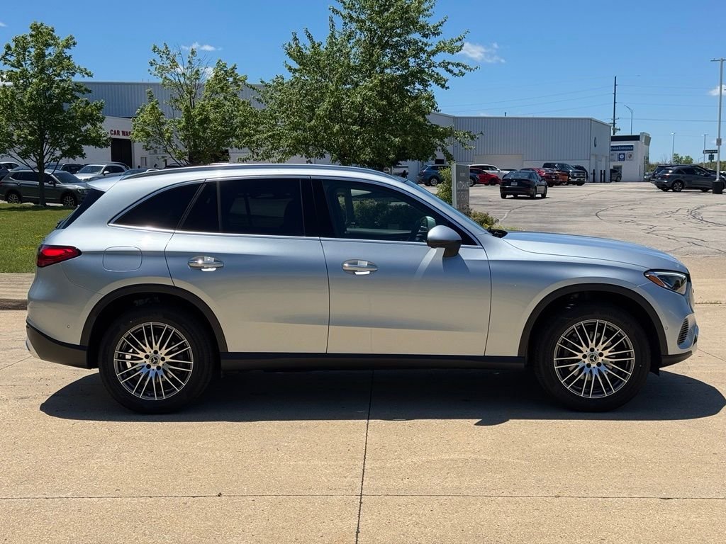 Used 2026 Silver Mercedes-Benz GLC 300 image 8