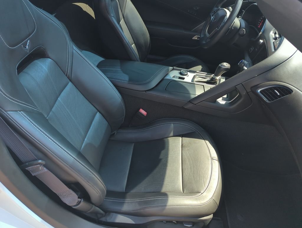 Used 2015 White Chevrolet Stingray Z51 image 27