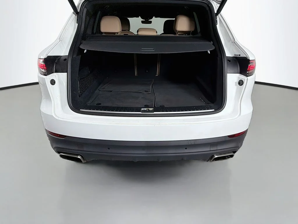 Used 2019  Porsche Base image 26