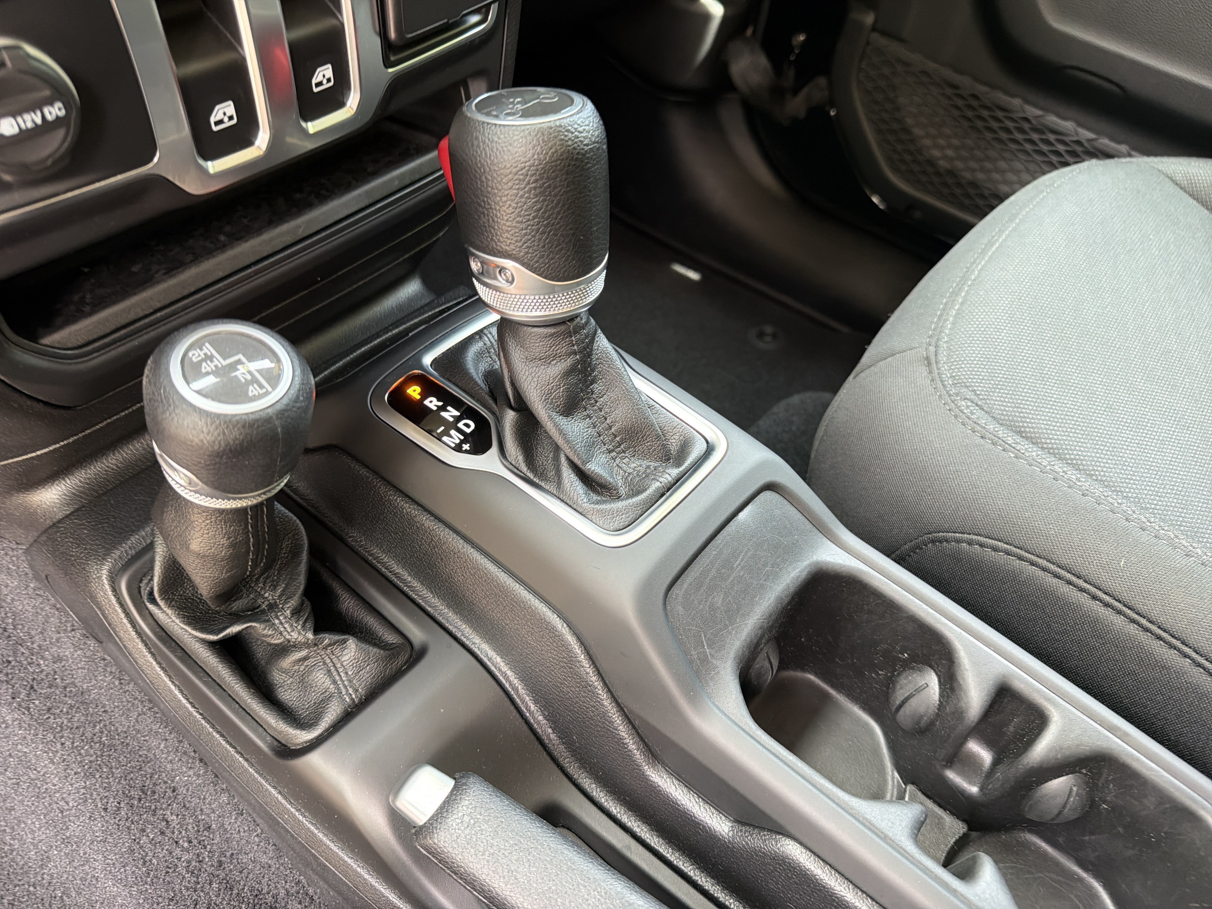 Used 2019 Black Clearcoat Jeep Sport S image 25