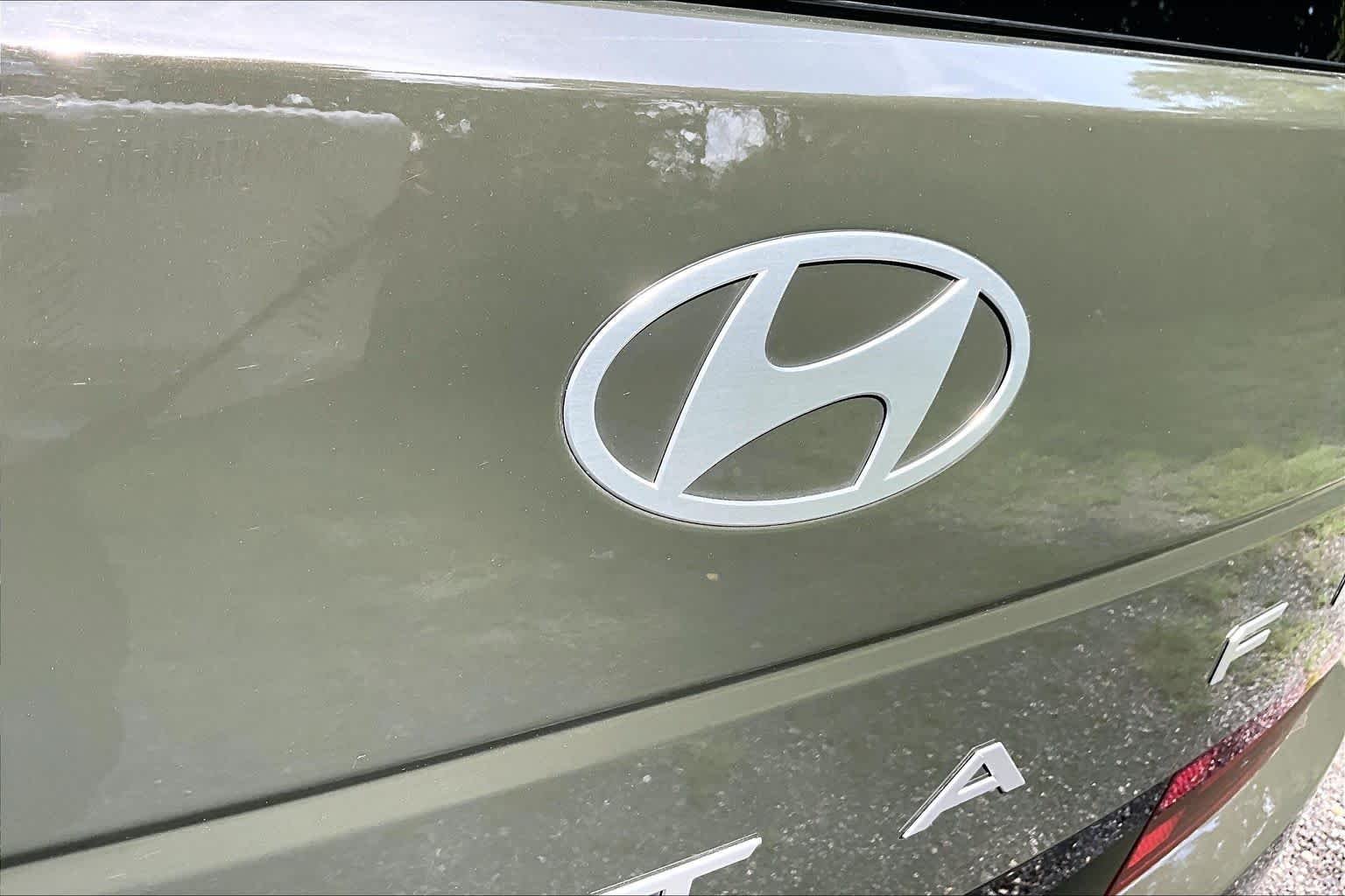 Used 2024 Rockwood Green Hyundai Limited image 31