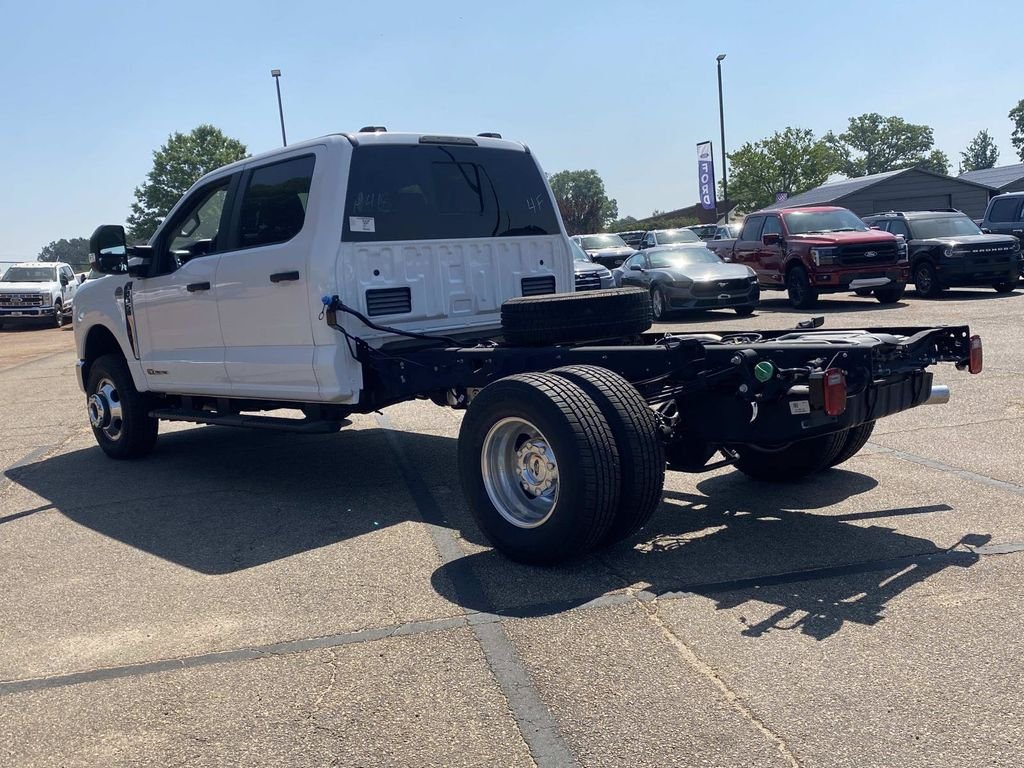 New 2026 Oxford White Ford F-350® XL image 4