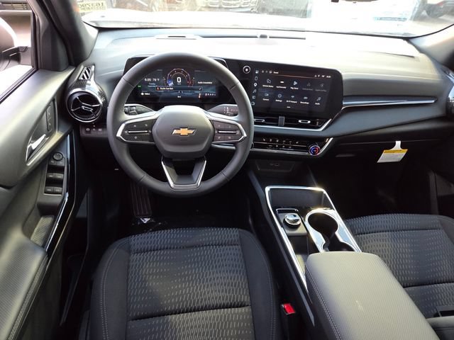2027 Chevrolet Equinox LT - Photo 8