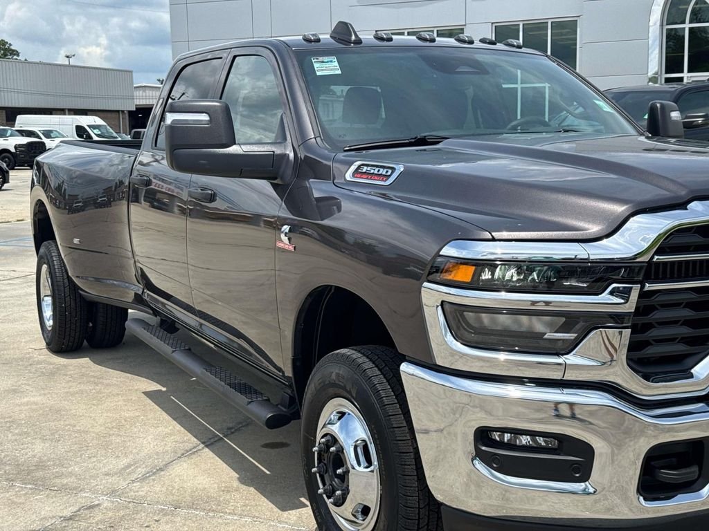 New 2026 Granite Crystal Metallic Clear-Coat Exterior Paint RAM Tradesman image 2