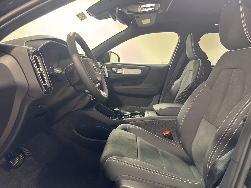 New 2026 Onyx Black Volvo B5 Ultra Black Edition image 19