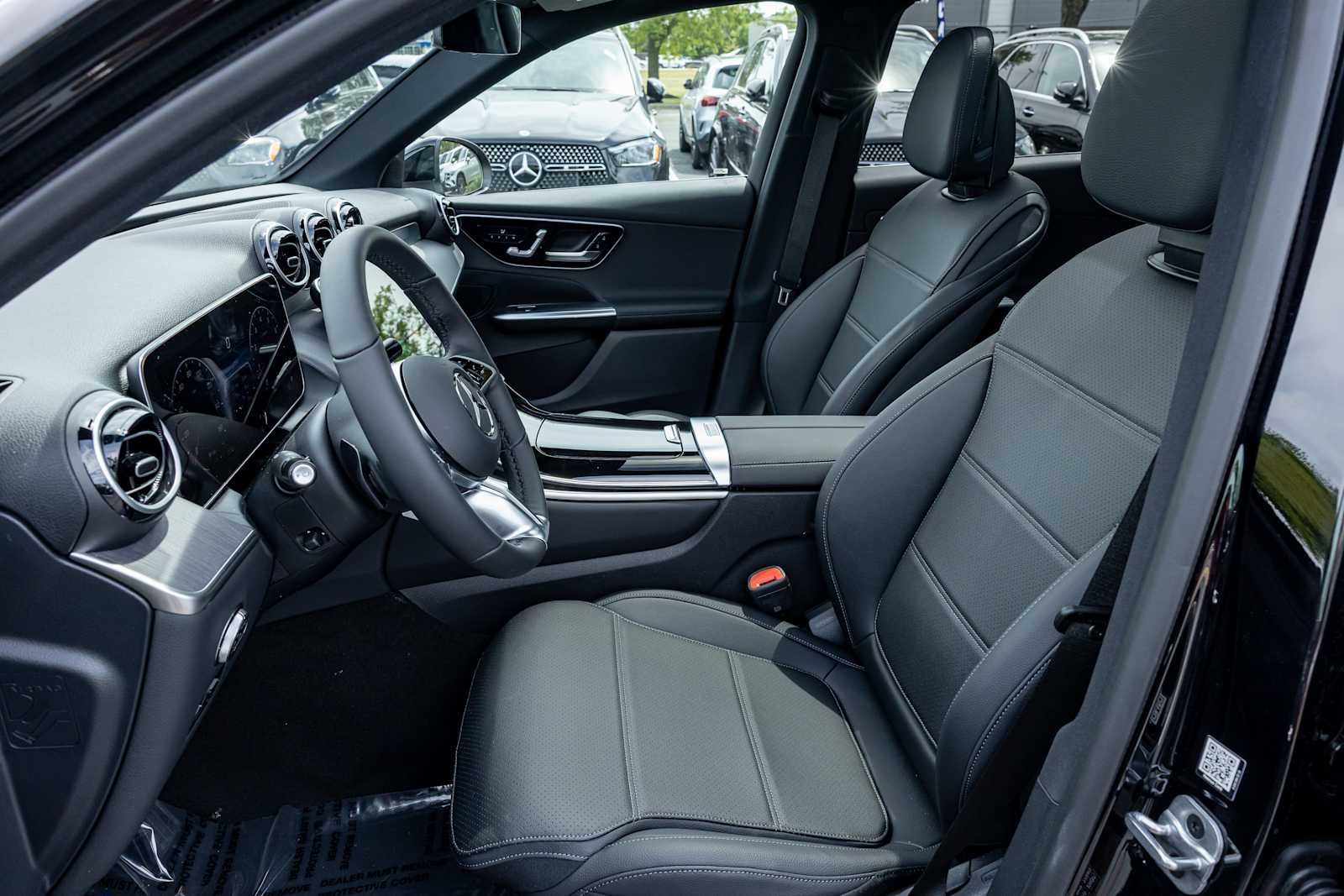 New 2026 BLACK Mercedes-Benz GLC 300 image 24