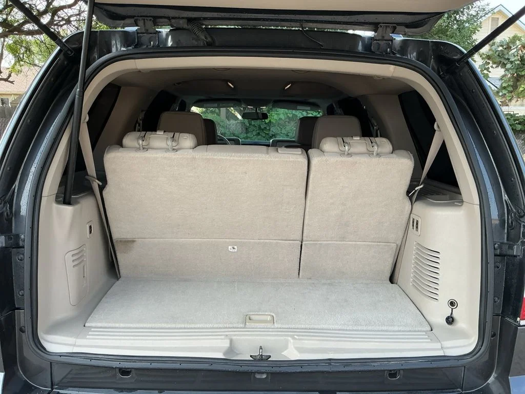 Used 2007 Gray Lincoln Base image 22