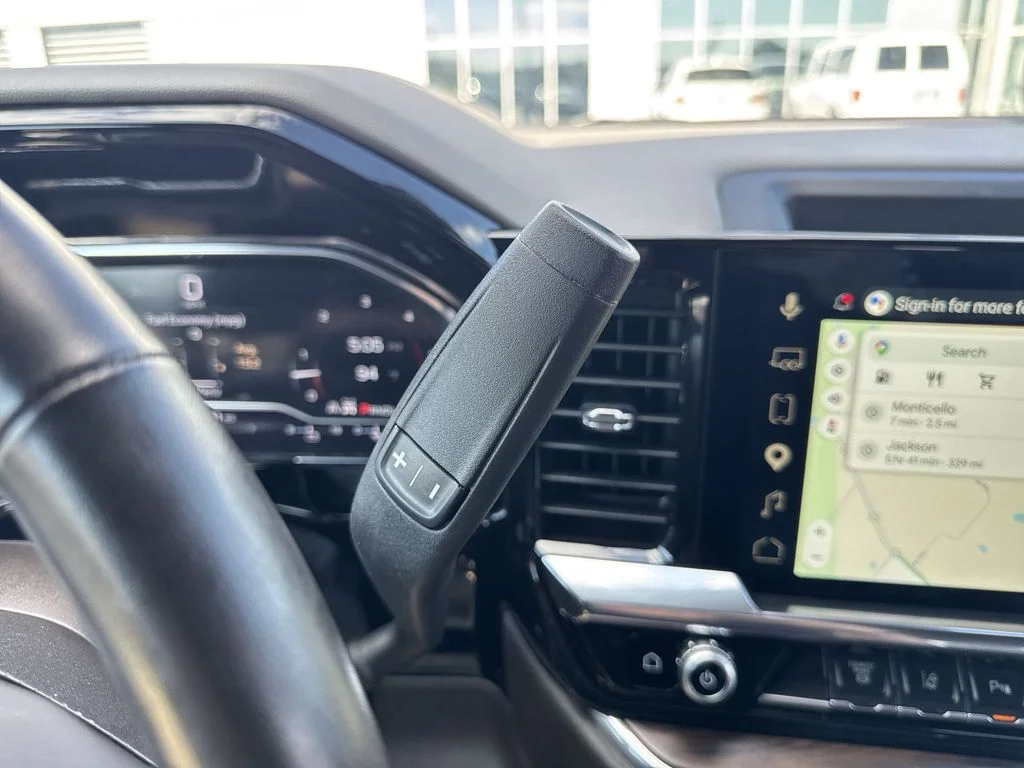 Used 2025 White GMC SLT image 20