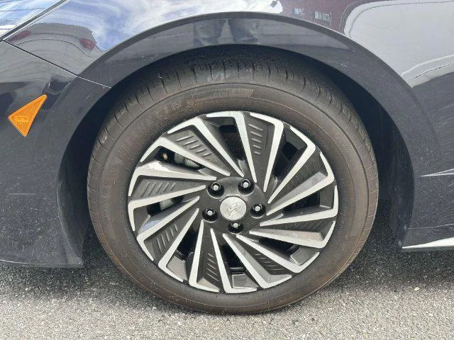 Used 2023 Carbon Blue Hyundai SEL image 10