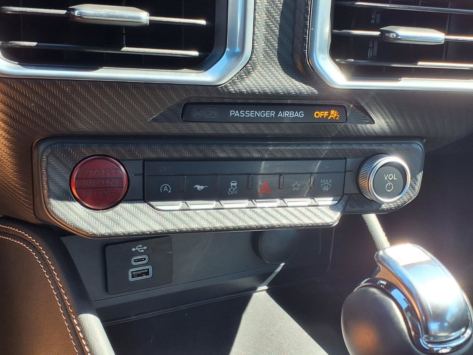 Used 2025 Iconic Silver Met Ford GT Premium image 16