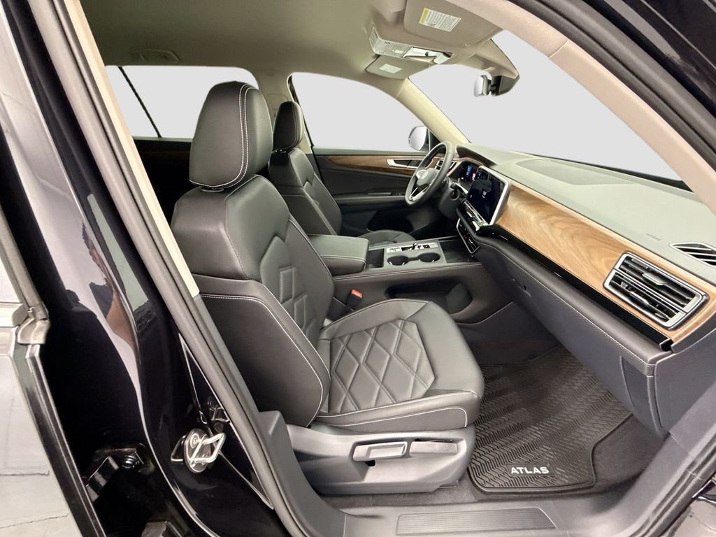 New 2026 Deep Black Pearl Volkswagen 2.0T SE image 18