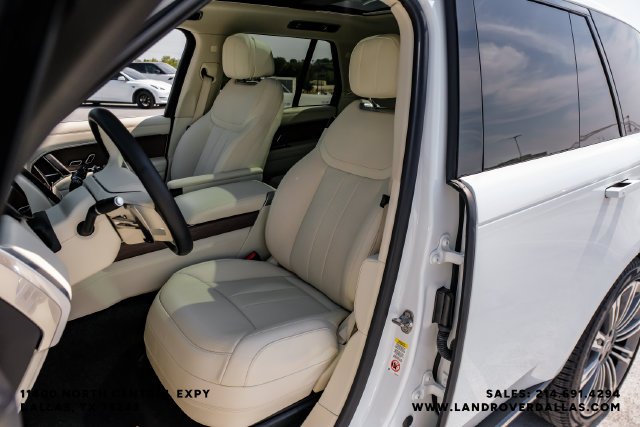 Used 2024  Land Rover SE image 36