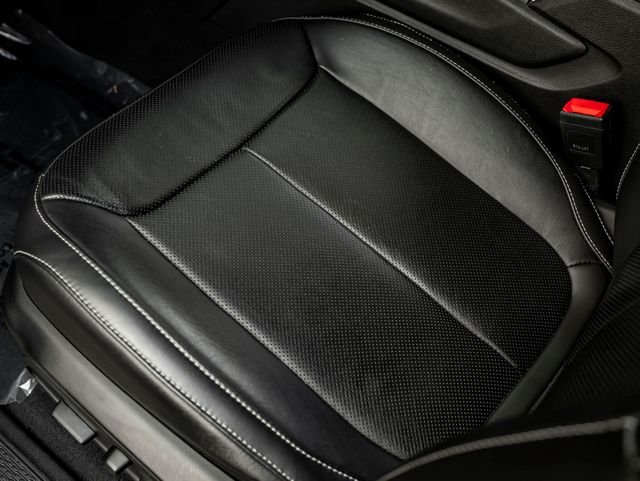 Used 2022 Diamond Black Crystal Pearlcoat Jeep Limited image 16