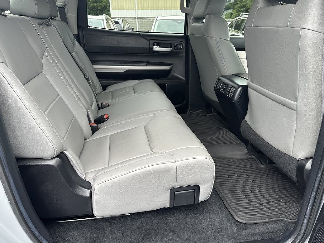 Used 2020  Toyota SR5 image 12