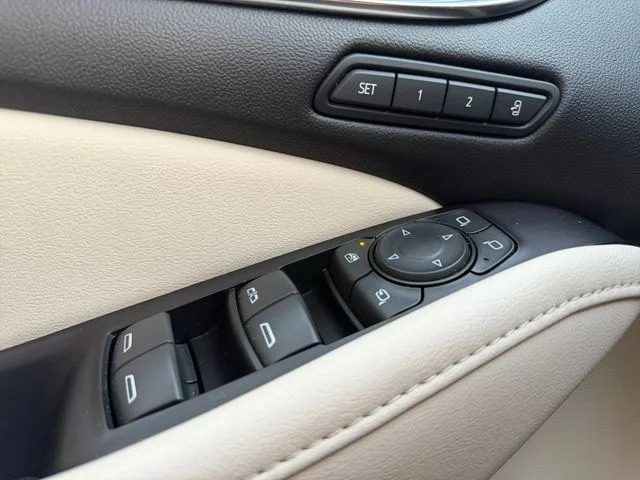 Used 2023 White Buick Avenir image 35