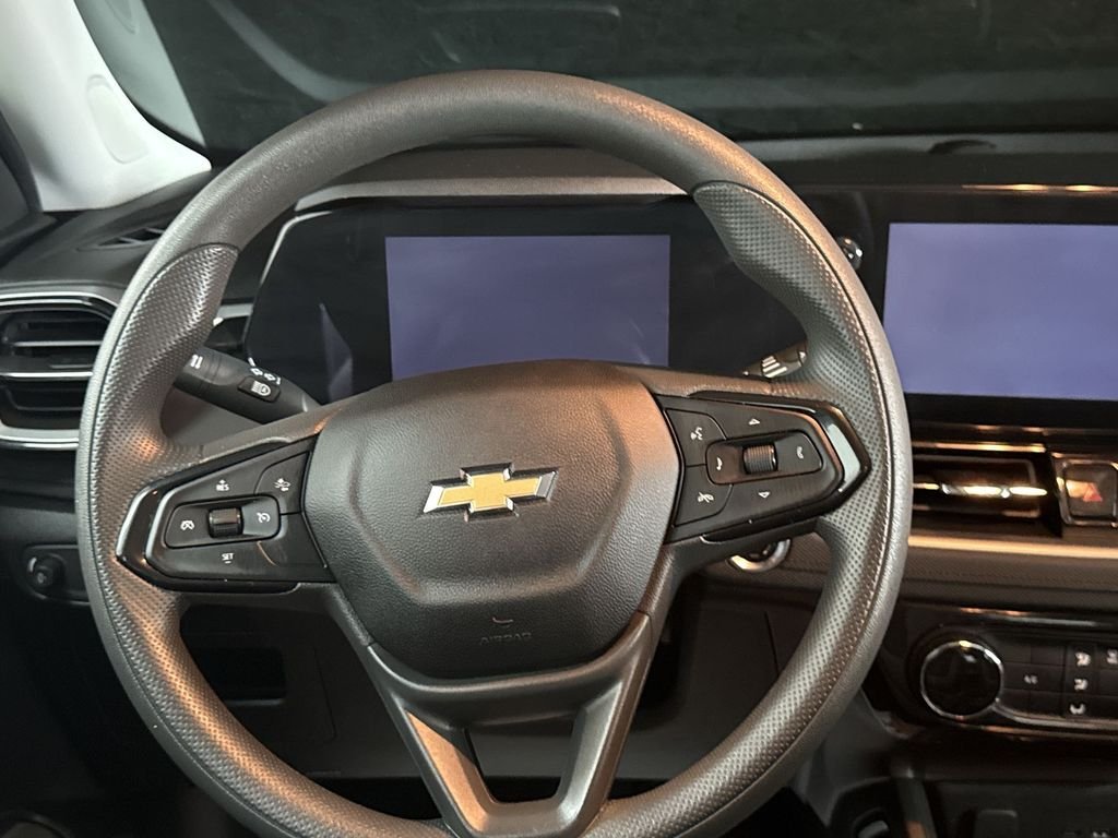 Used 2025 Sterling Gray Metallic Chevrolet LT image 19