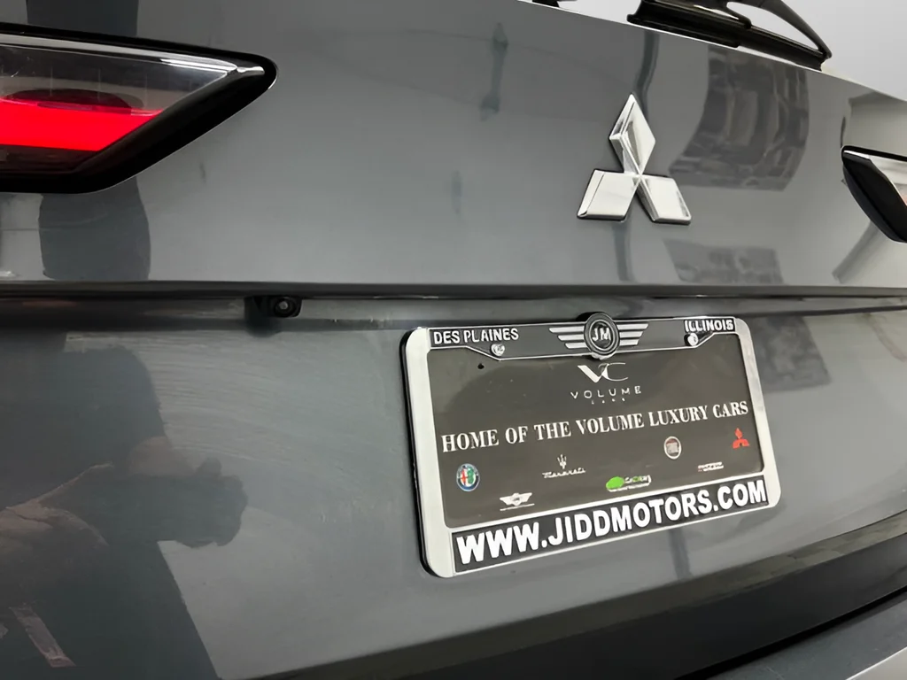 Used 2025 Moonstone Gray Metallic/Black Roof Mitsubishi SE image 50