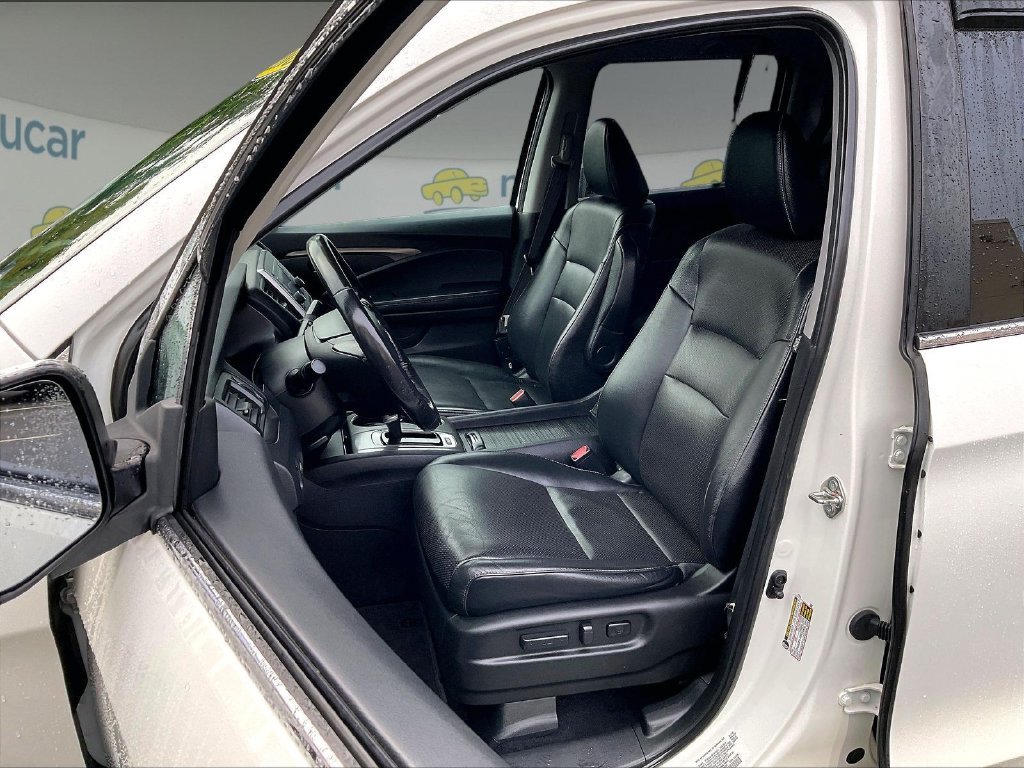 Used 2018 White Honda RTL image 10
