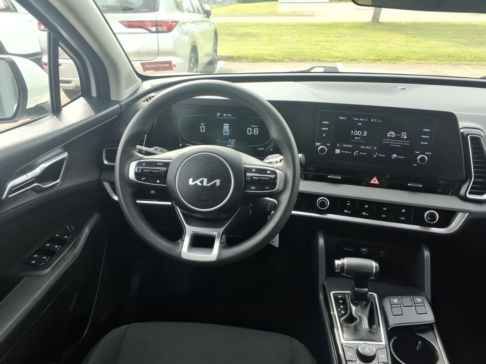 Used 2024 Snow White Pearl Kia LX image 18