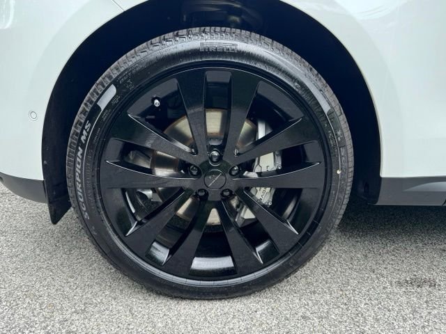 New 2026 Fuji White Land Rover SE image 2