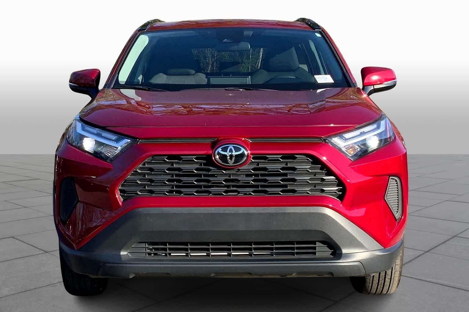 Used 2024 Ruby Flare Pearl Toyota XLE image 4