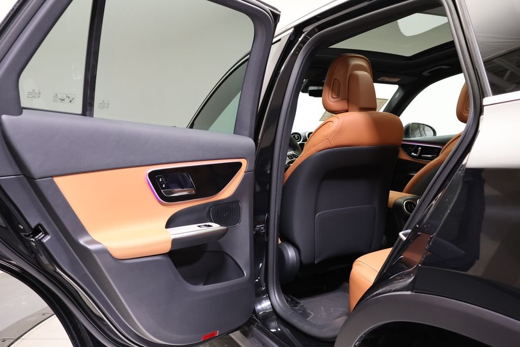 Used 2026 Obsidian Black Metallic Mercedes-Benz GLC 300 image 41