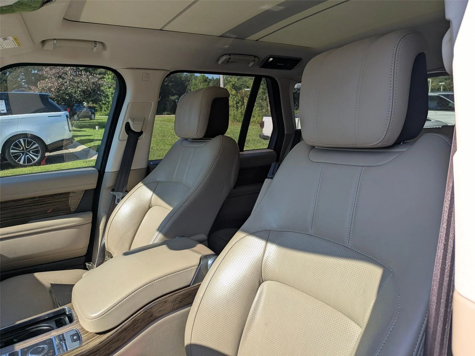 Used 2019  Land Rover HSE image 9