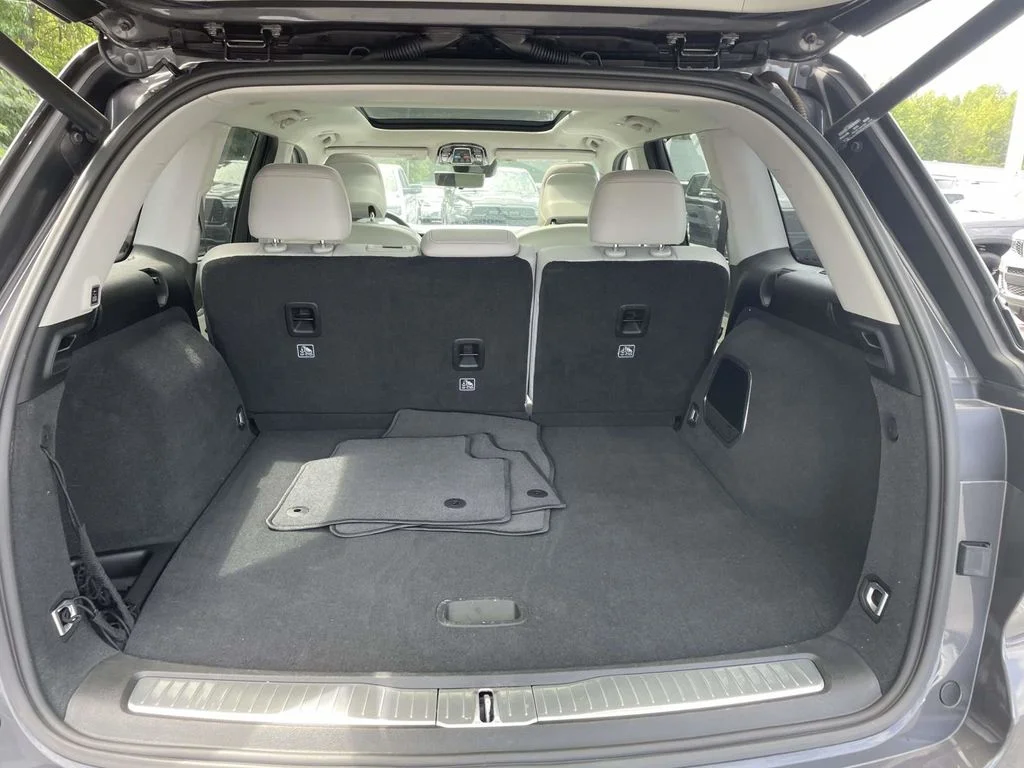 Certified Used 2022 Gray Jeep Overland image 42